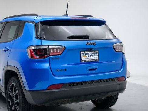Used 2025 Jeep Compass Latitude w/ Convenience Group AWD/4WD image 5
