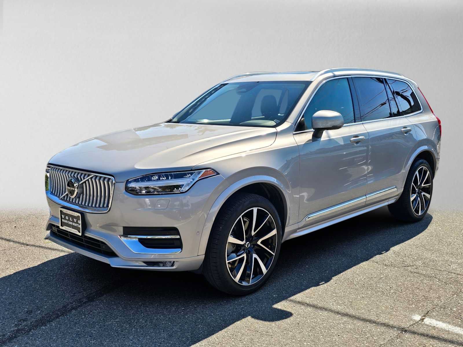 Used 2024 Volvo XC90 B6 Plus w/ Protection Package Premier AWD/4WD image 7