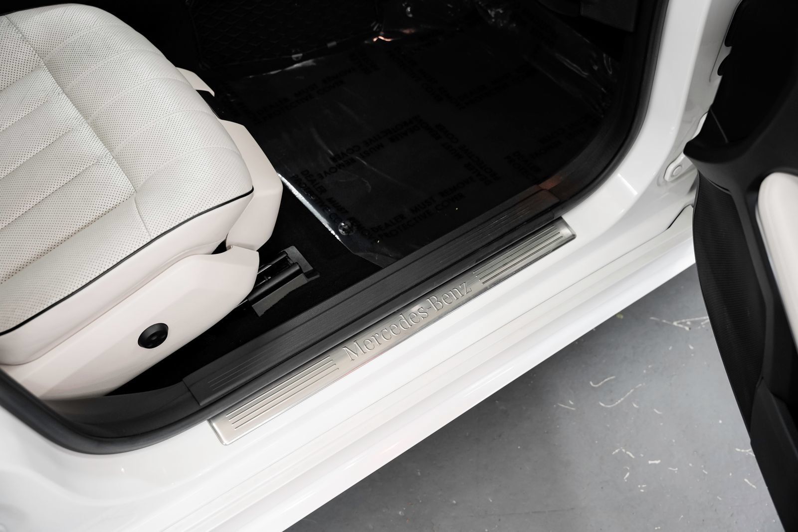 Used 2015 Mercedes-Benz E 400 Sedan image 23