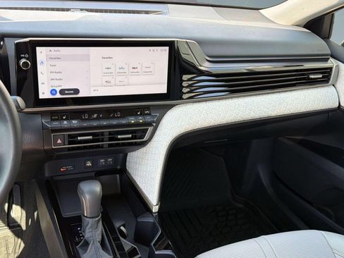 Used 2026 Toyota Camry XLE FWD image 15