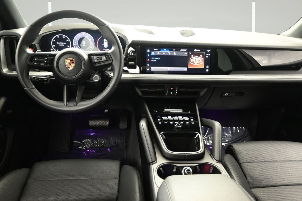 Certified 2025 Porsche Cayenne AWD/4WD image 8