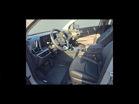 Used 2025 Kia Sportage SX image 11