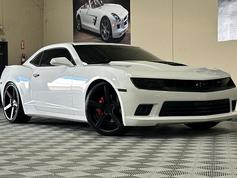 Used 2015 Chevrolet Camaro SS w/ RS Package RWD image 2