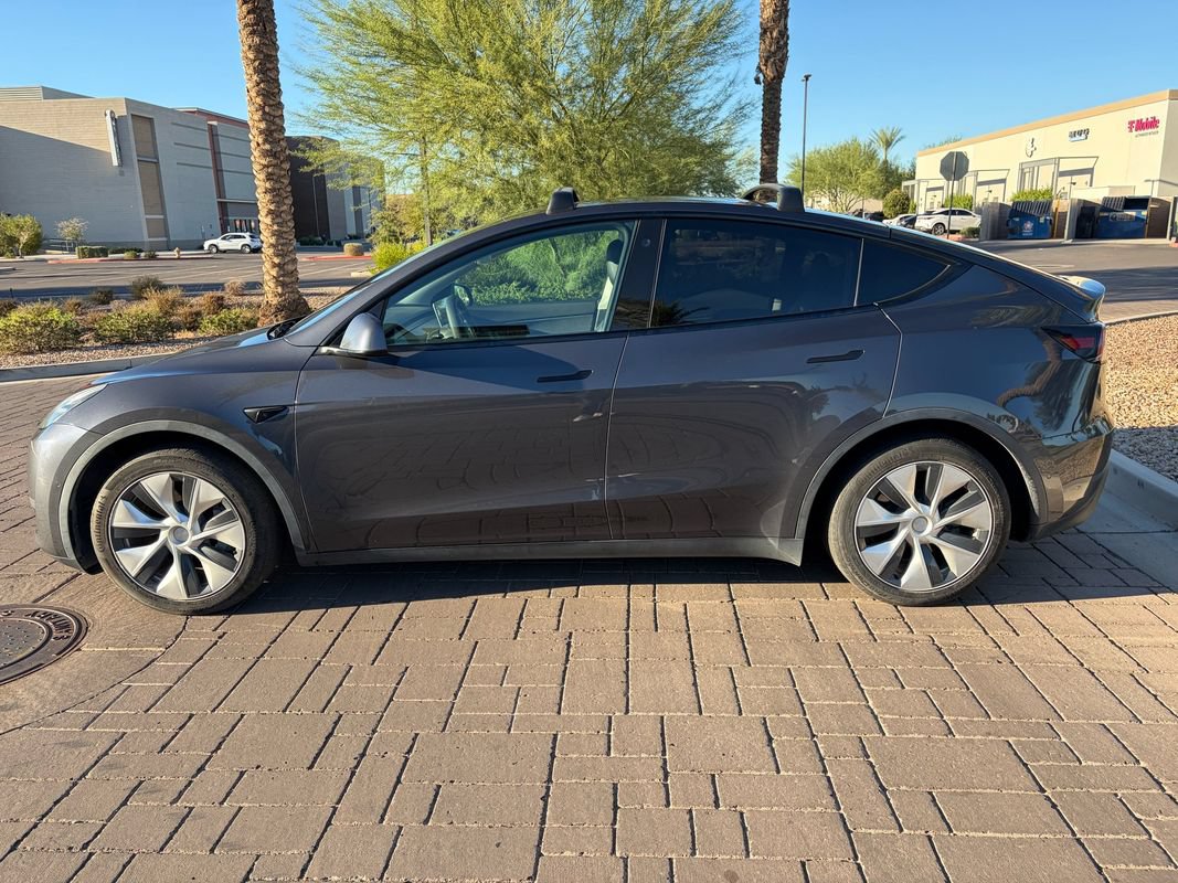 Used 2021 Tesla Model Y Long Range AWD/4WD image 5