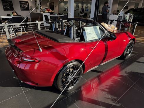 New 2025 MAZDA MX-5 Miata Club image 2