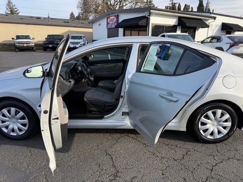 Used 2019 Hyundai Elantra SE image 15