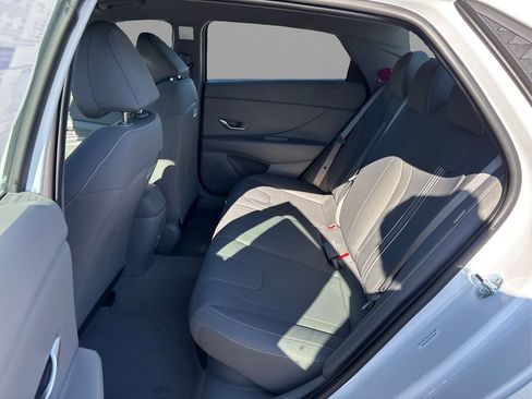 Used 2025 Hyundai Elantra Blue image 10