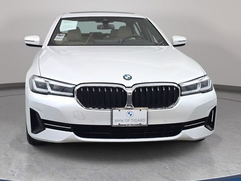 Certified 2022 BMW 530i xDrive w/ Convenience Package AWD/4WD image 2