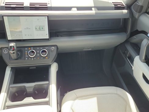 Used 2025 Land Rover Defender 130 S image 16