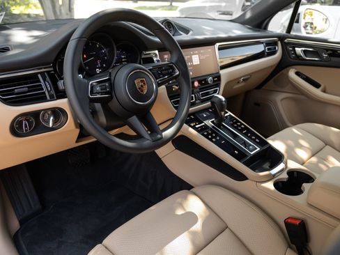 Certified 2026 Porsche Macan AWD/4WD image 2