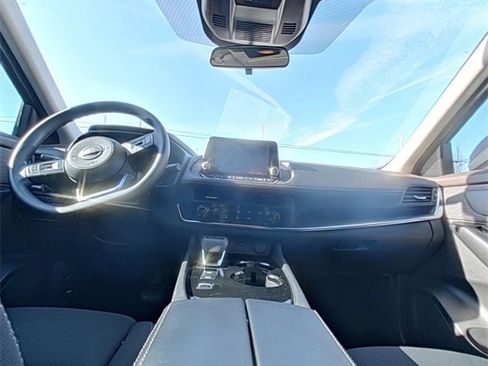 Used 2023 Nissan Rogue S image 23