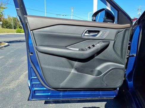 Used 2023 Nissan Rogue Platinum image 8