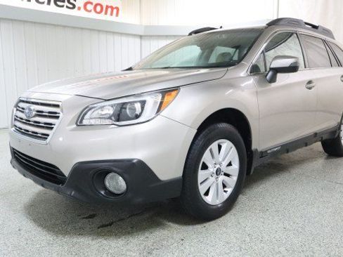 Used 2017 Subaru Outback 2.5i Premium AWD/4WD image 2