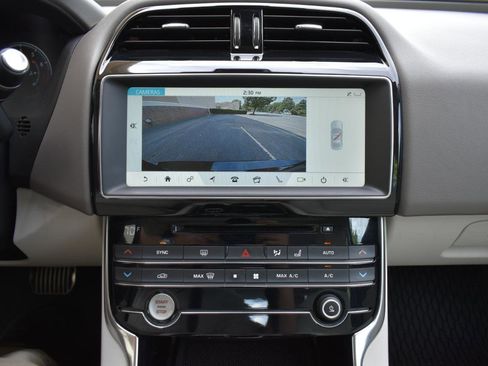 Used 2019 Jaguar XE Prestige image 34