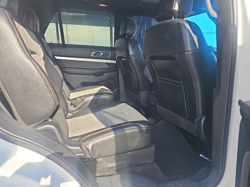 Used 2017 Ford Explorer XLT w/ Equipment Group 202A AWD/4WD image 11