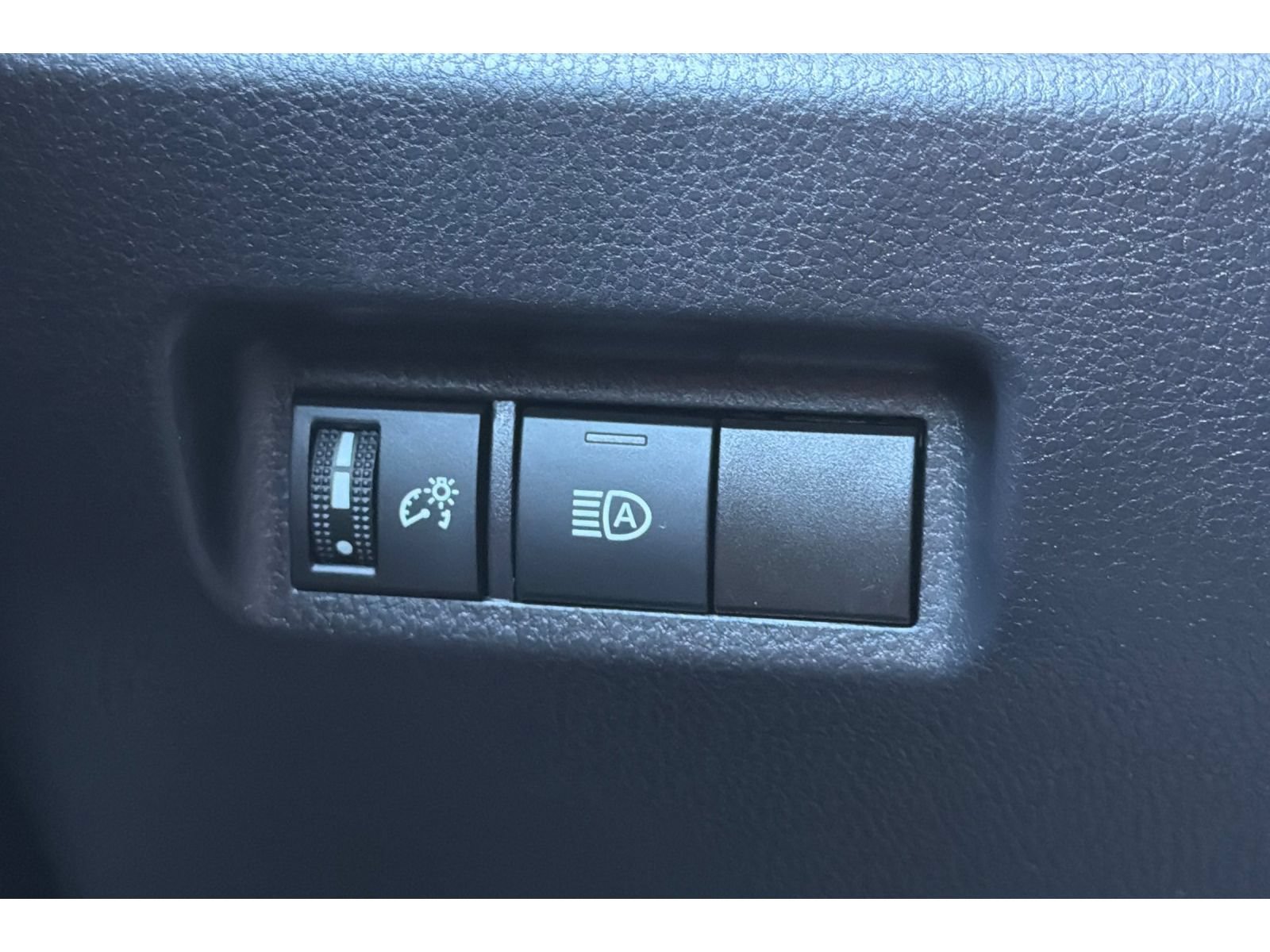 Certified 2025 Toyota RAV4 XLE FWD image 31