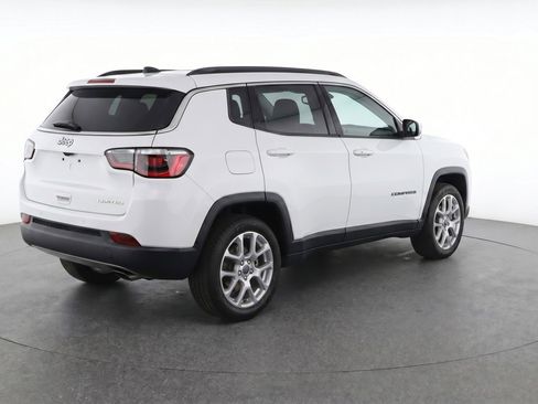 Used 2025 Jeep Compass Limited AWD/4WD image 9