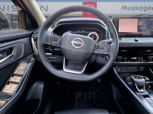 Used 2026 Nissan Rogue SL FWD image 8