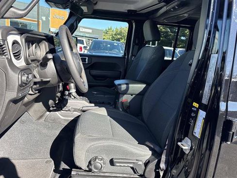 Used 2024 Jeep Wrangler Unlimited w/ Convenience Group image 7
