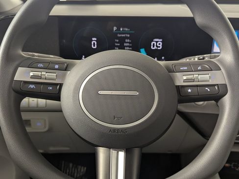 Used 2024 Hyundai Kona SE FWD image 18