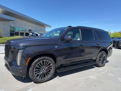 Used 2025 Cadillac Escalade Sport Platinum AWD/4WD image 1