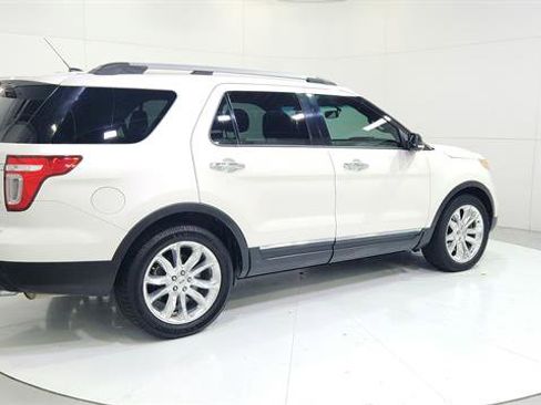 Used 2015 Ford Explorer XLT w/ Equipment Group 202A image 8