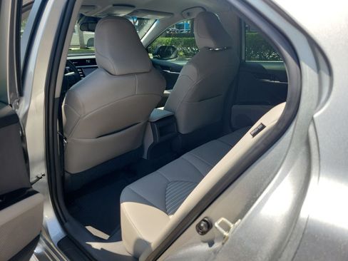 Used 2020 Toyota Camry SE FWD image 10