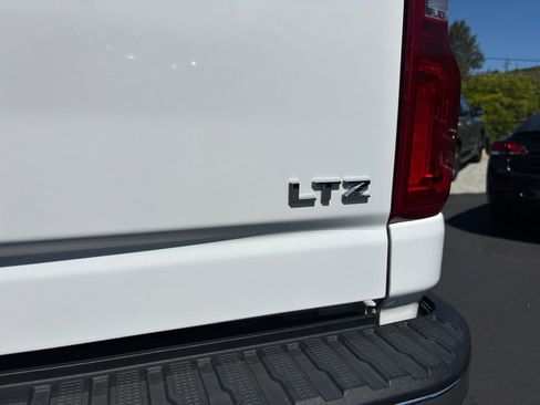 Used 2024 Chevrolet Silverado 2500 LTZ w/ LTZ Convenience Package image 32