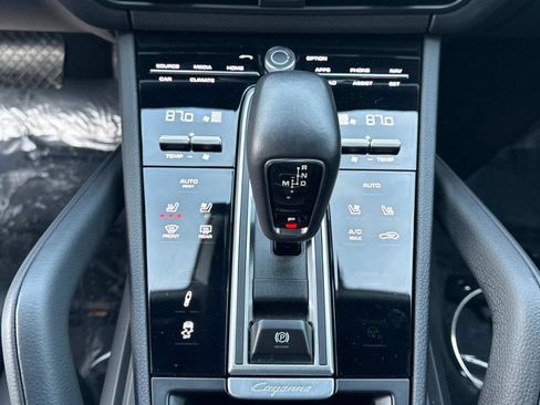 Used 2023 Porsche Cayenne Coupe image 24