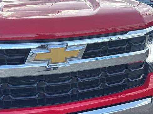 Used 2022 Chevrolet Silverado 1500 LT AWD/4WD image 4
