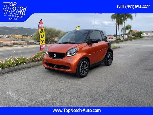 Used 2016 smart fortwo pure RWD image 1