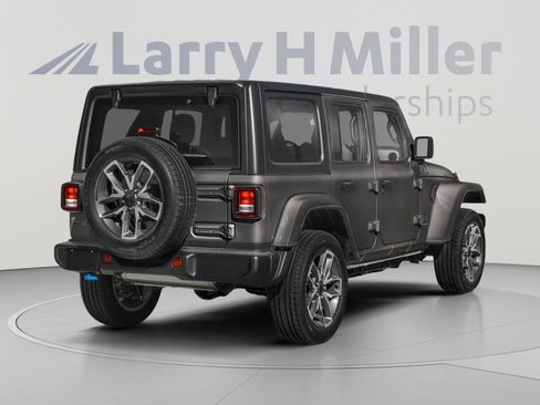 Used 2024 Jeep Wrangler Unlimited Rubicon 4xe w/ Technology Group AWD/4WD image 3