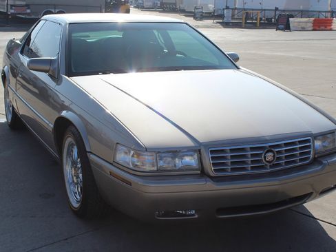 Used 2000 Cadillac Eldorado Touring image 4