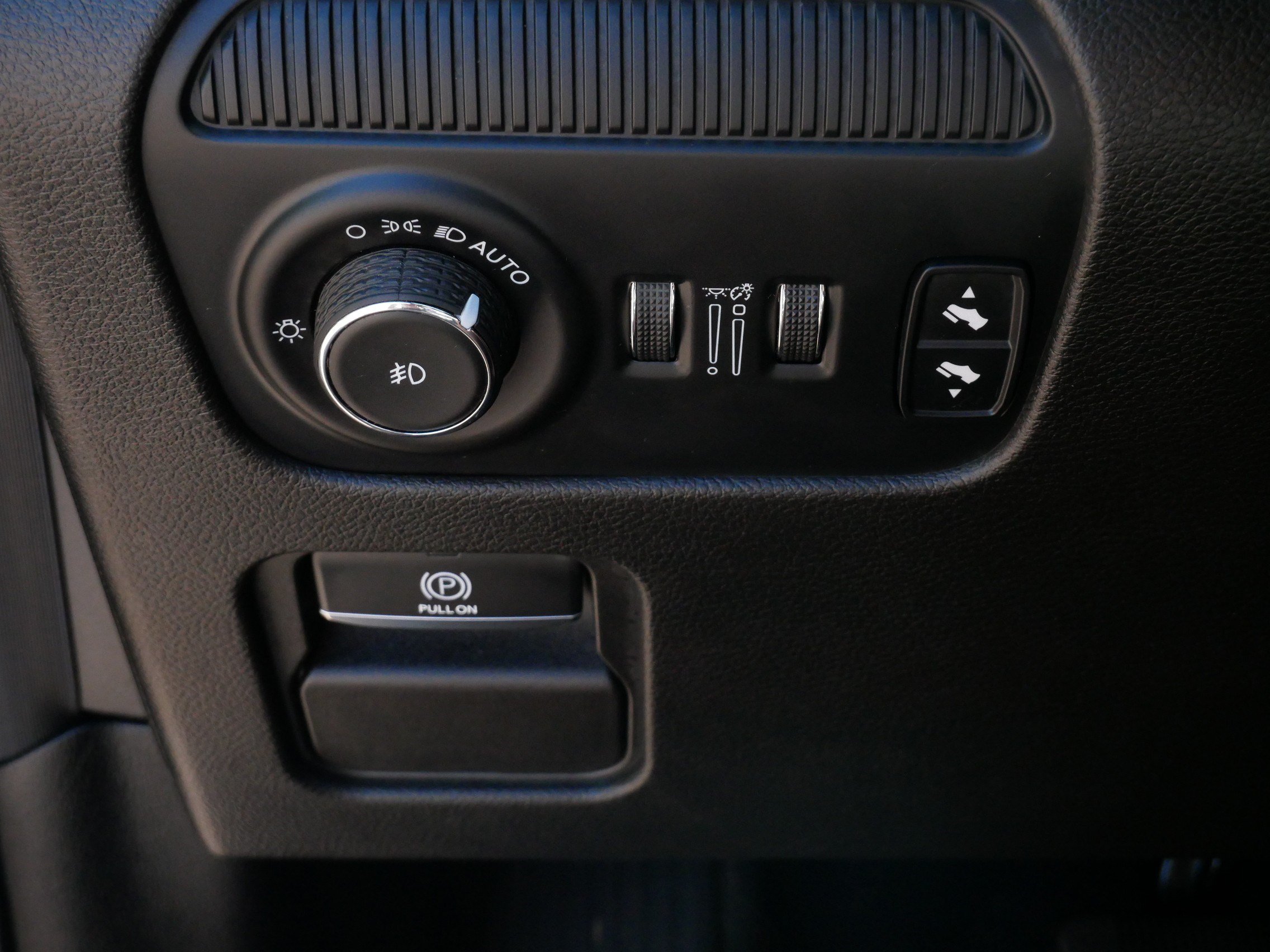 Used 2023 Jeep Wagoneer 4WD w/ Premium Group I image 26