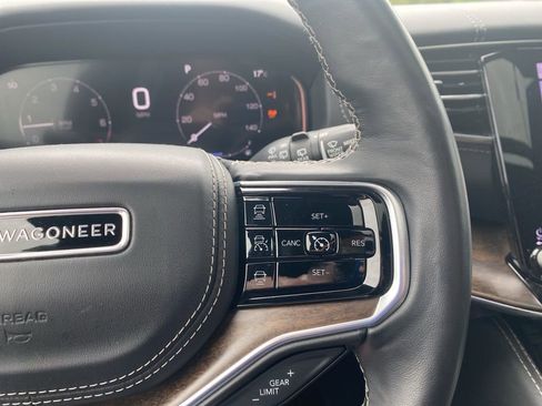 Used 2022 Jeep Grand Wagoneer Series II AWD/4WD image 36