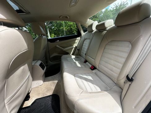 Used 2014 Volkswagen Passat 1.8T SEL Premium image 14