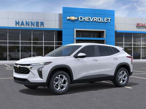 New 2026 Chevrolet Trax LS w/ LS Convenience Package FWD image 2