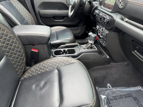 Used 2023 Jeep Wrangler Unlimited Sahara AWD/4WD image 10