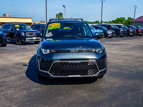 Used 2025 Kia Soul LX FWD image 2