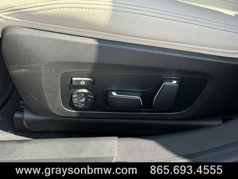 Used 2025 BMW 330i xDrive Sedan w/ Premium Package image 11