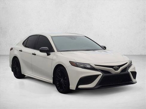 Used 2021 Toyota Camry SE w/ Carpet Mat Package (TMS) image 3