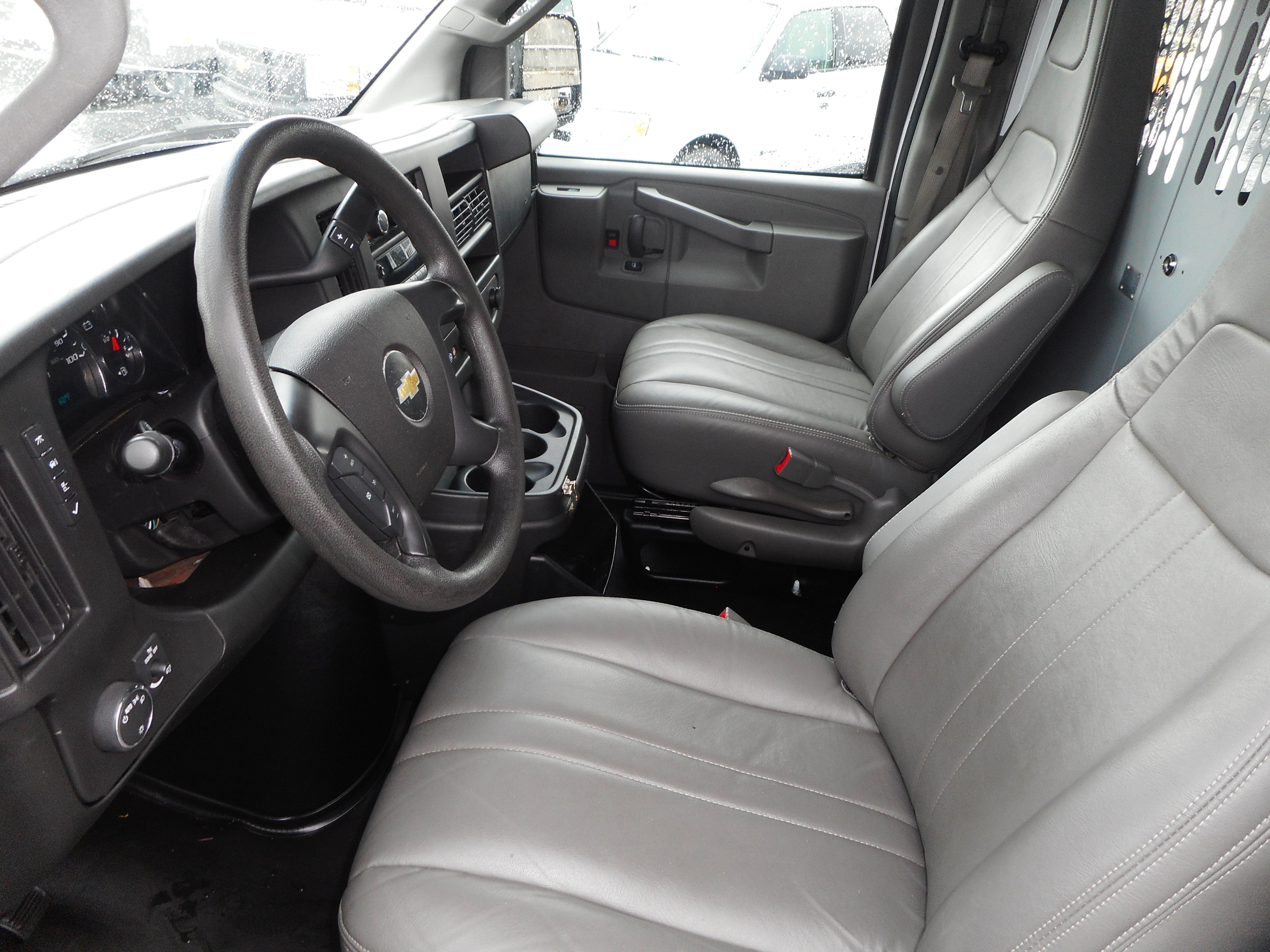 Used 2016 Chevrolet Express 2500 RWD image 13