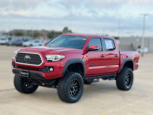 Used 2019 Toyota Tacoma TRD Off-Road AWD/4WD image 4