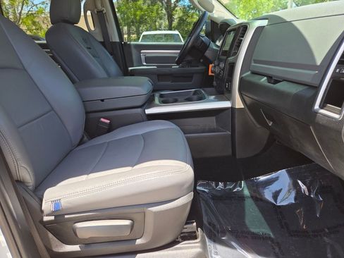 Used 2018 RAM 1500 SLT AWD/4WD image 14