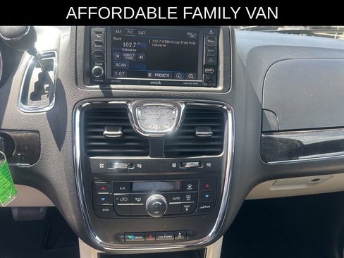 Used 2016 Chrysler Town & Country Touring FWD image 16