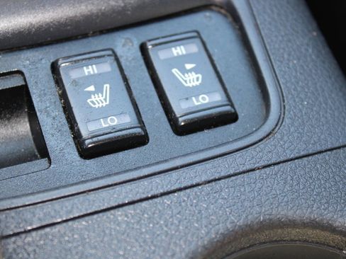 Used 2013 Nissan Sentra SL w/ Leather Pkg FWD image 17
