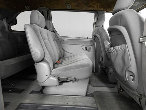 Used 2006 Chrysler Town & Country LX image 23