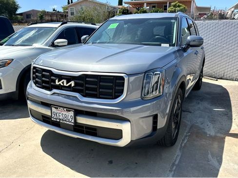 Certified 2024 Kia Telluride S FWD image 3