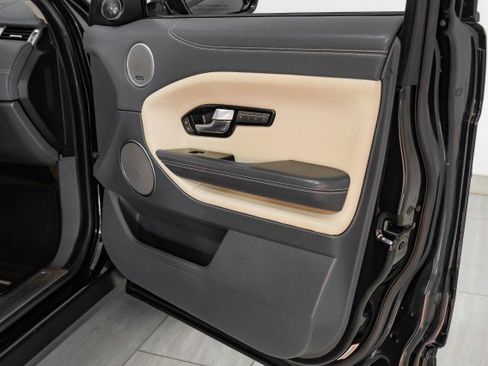 Used 2017 Land Rover Range Rover Evoque SE Premium image 42