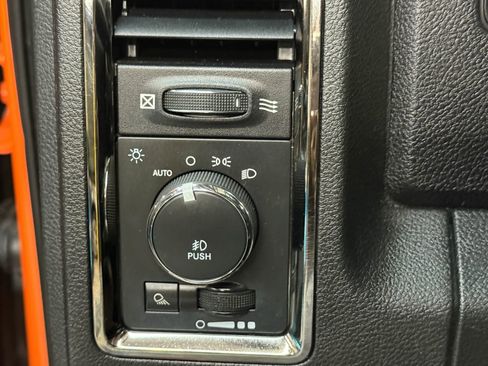 Used 2015 RAM 1500 Sport w/ Ignition Orange Sport Package image 28